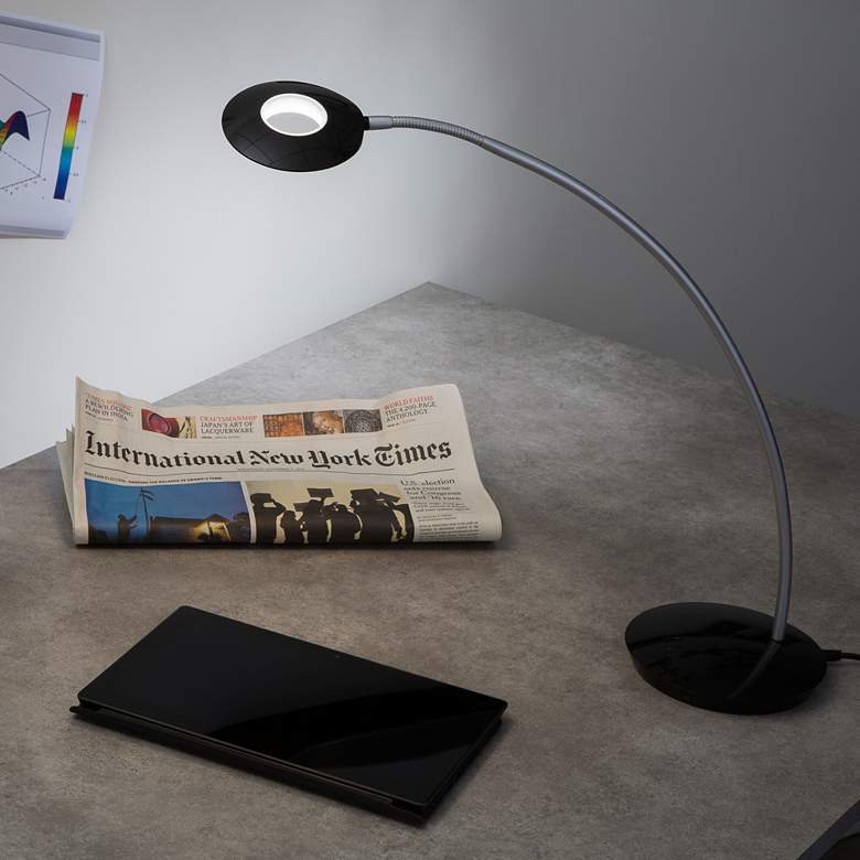 Aero Black Aluminum LED Desk Lamp