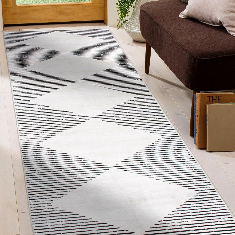 Contemporary Diamond Machine Washable Area Rug