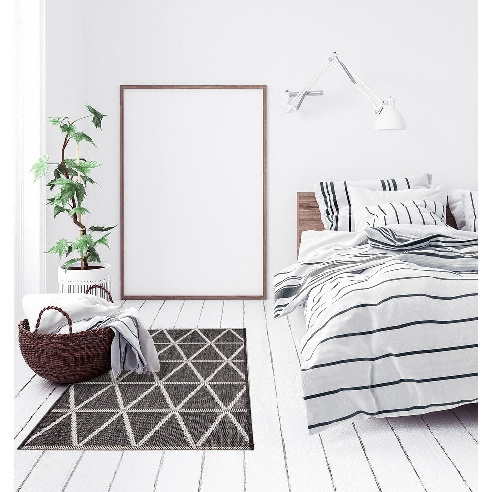 Grey Trellis Zarah Indoor/ Outdoor Soft Rug