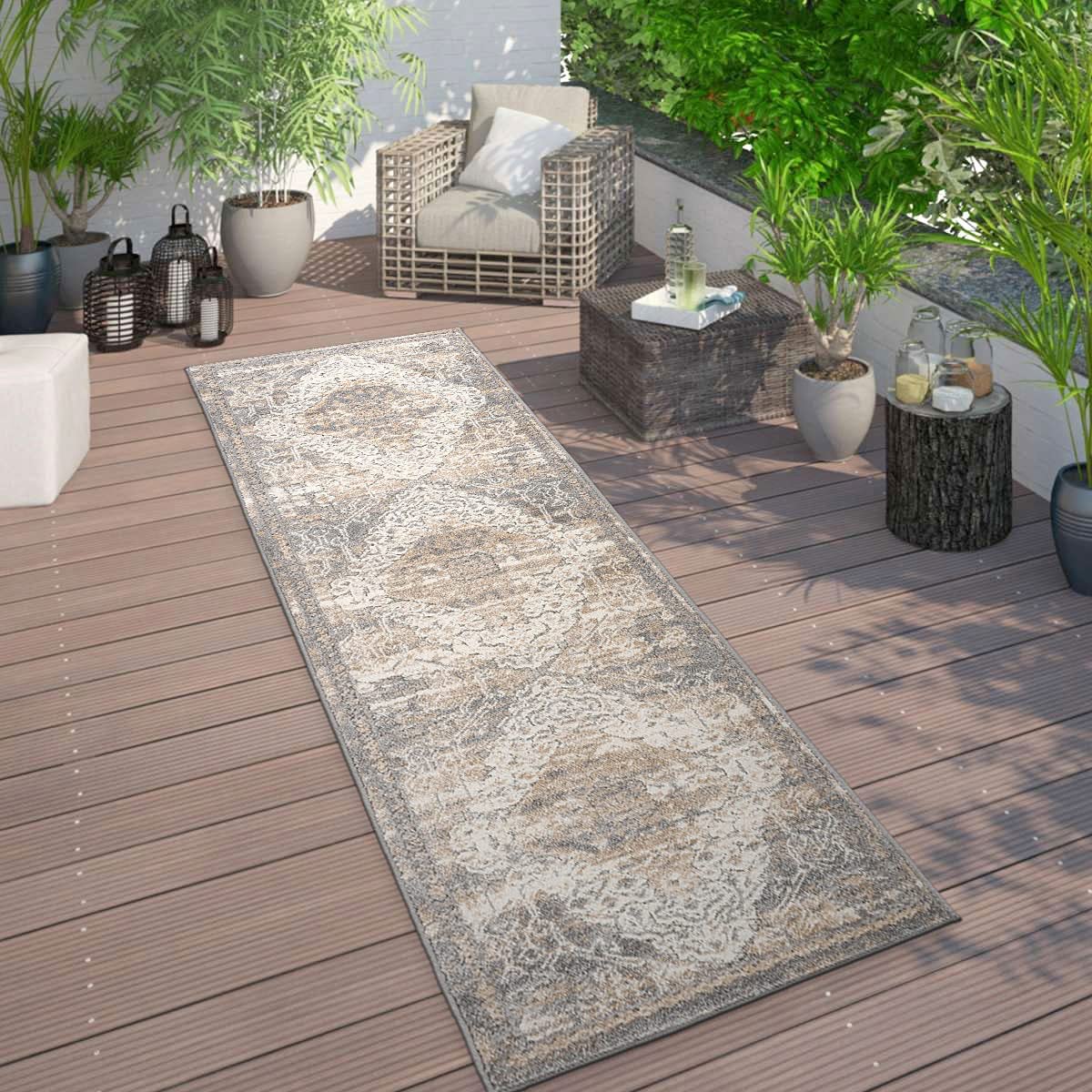 Distressed Traditional Indoor/Outdoor Area Rug