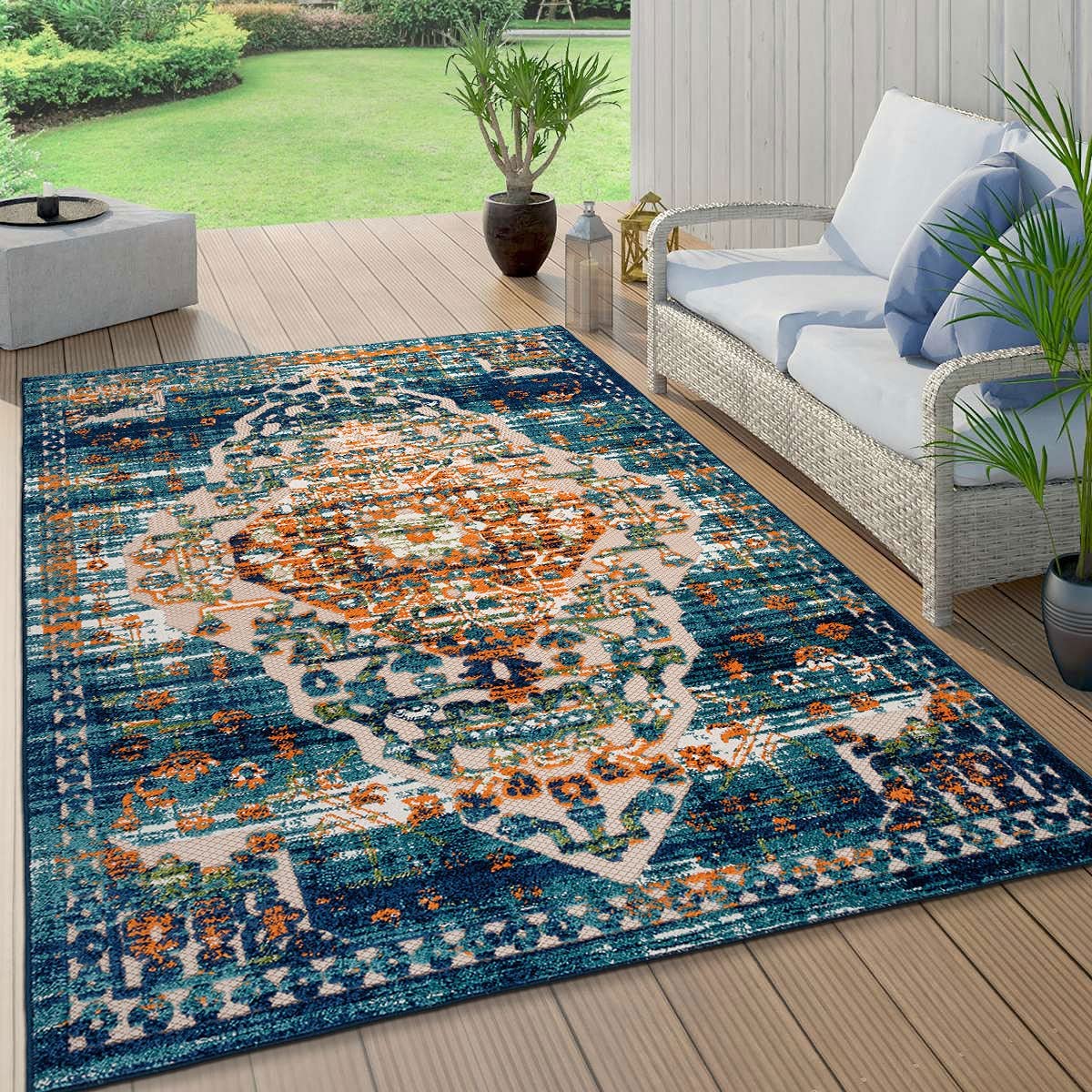 Distressed Traditional Indoor/Outdoor Area Rug