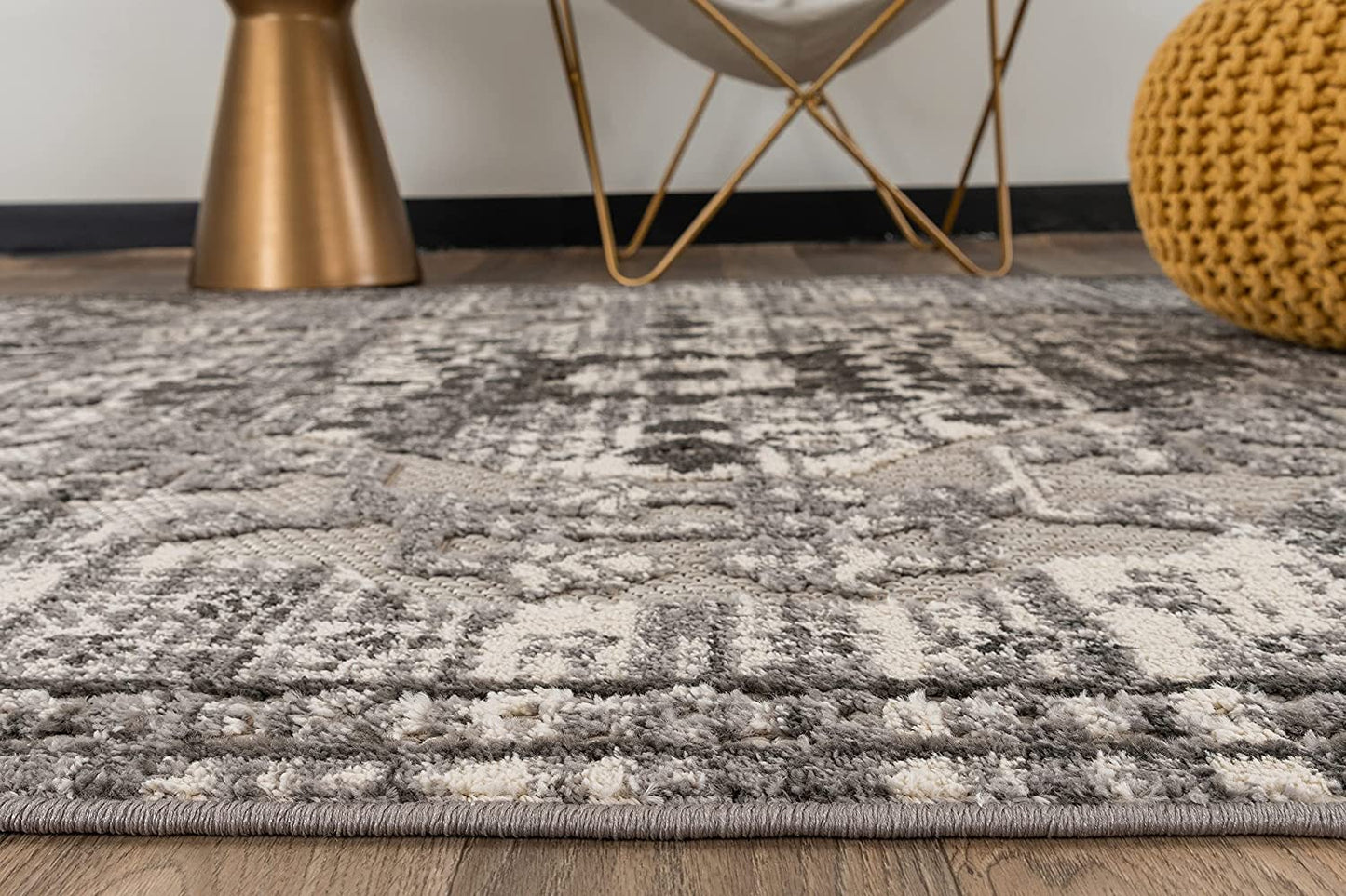 Distressed Traditional Indoor/Outdoor Area Rug