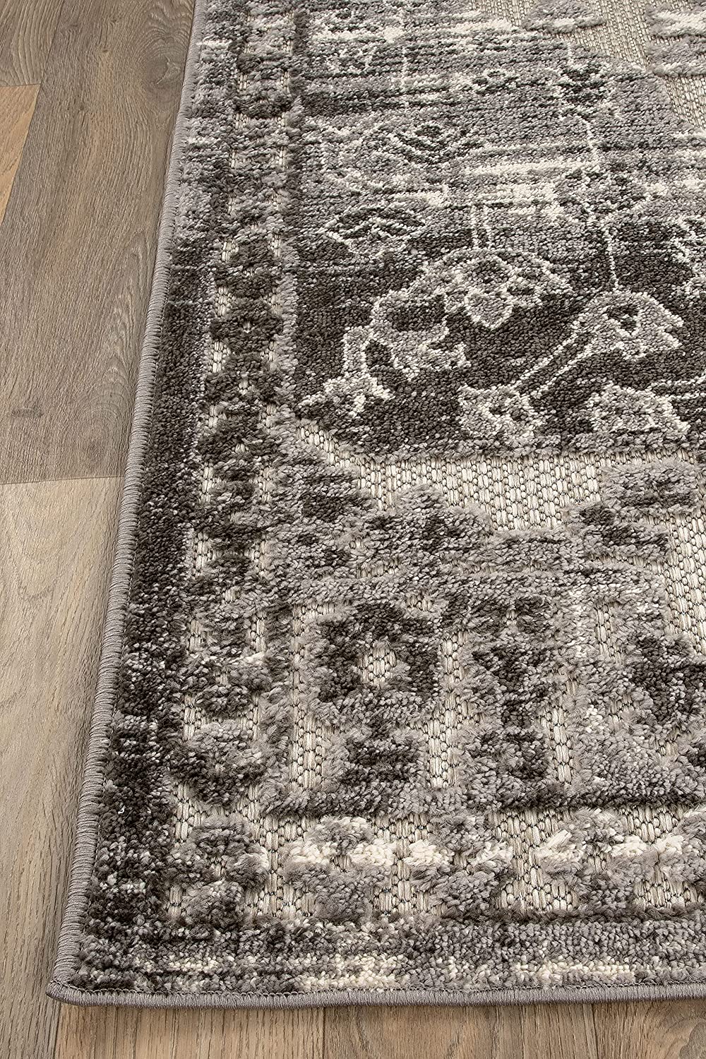 Distressed Traditional Indoor/Outdoor Area Rug