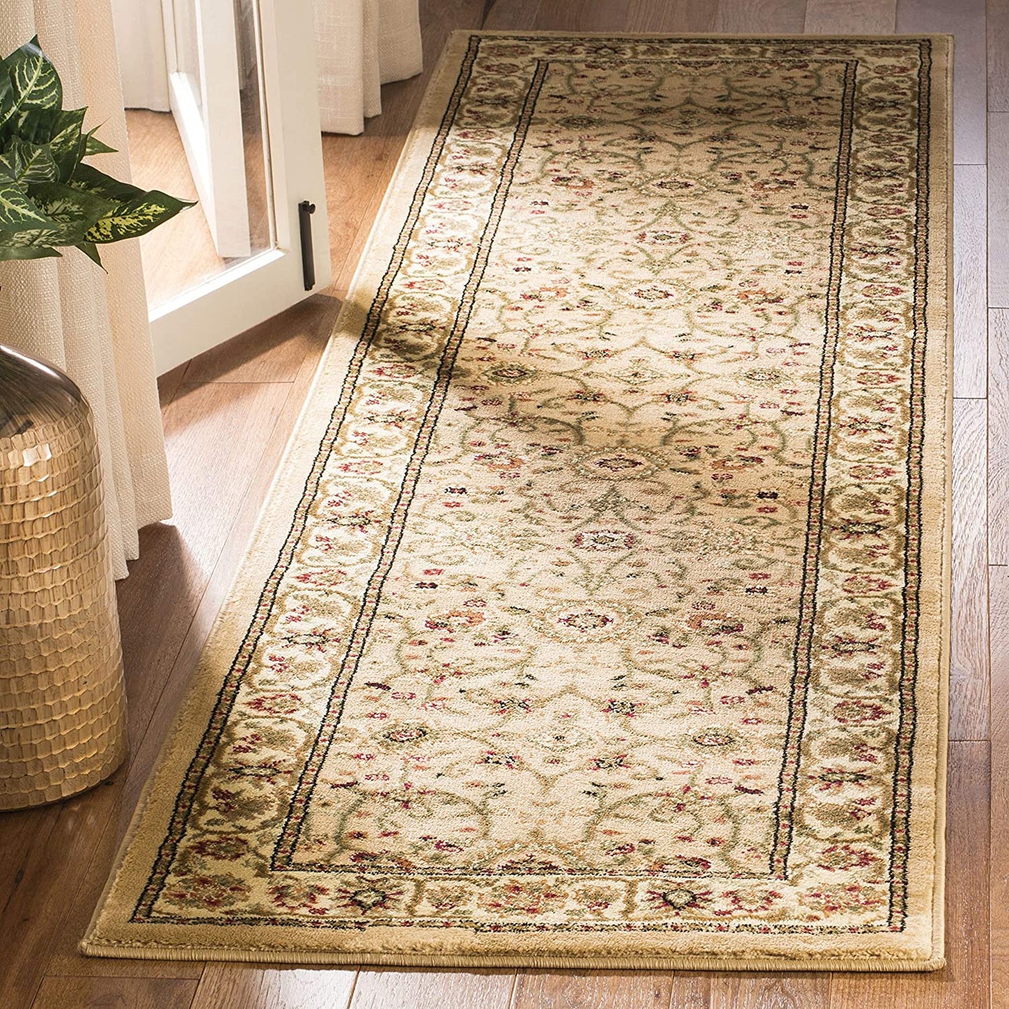 Lyndhurst CollectionTraditional Oriental Non-Shedding Stain Resistant Living Room Bedroom Accent Rug Beige / Ivory