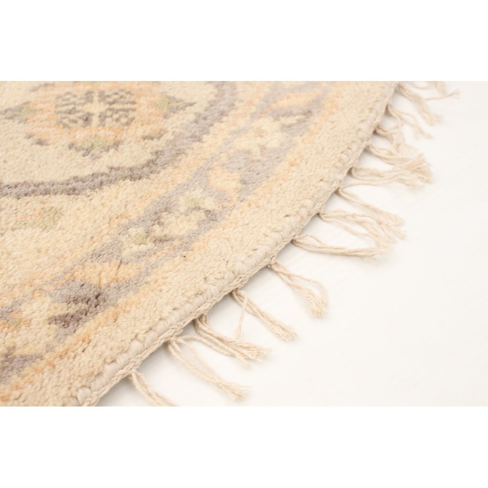 Hand-knotted Royal Ushak Cream Wool Soft Rug