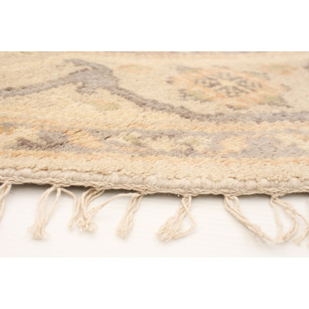 Hand-knotted Royal Ushak Cream Wool Soft Rug