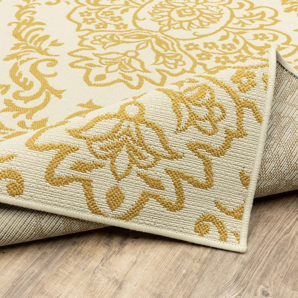 Bletcher Floral Damask Indoor/ Outdoor Soft Area Rug