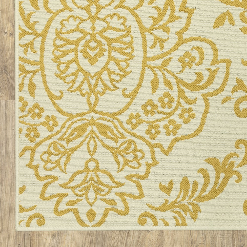 Bletcher Floral Damask Indoor/ Outdoor Soft Area Rug