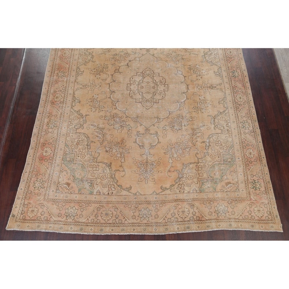 Mbise Handmade Distressed Medallion Persian Soft Area Rug